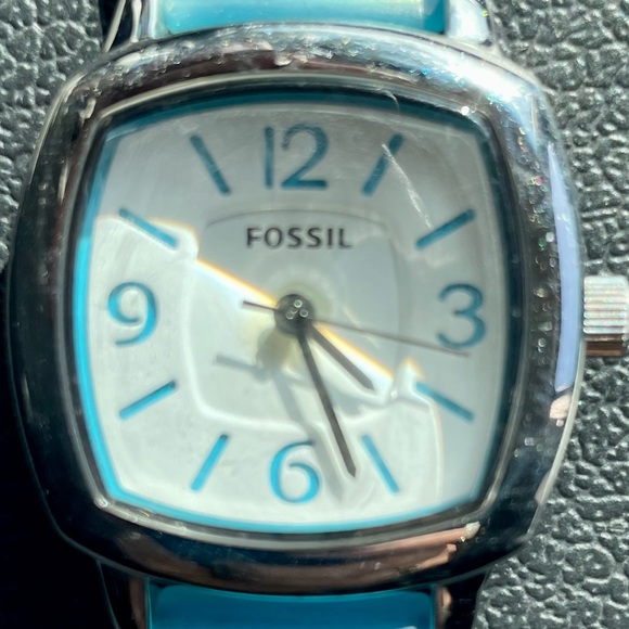 Women’s Fossil watch - Picture 2 of 4